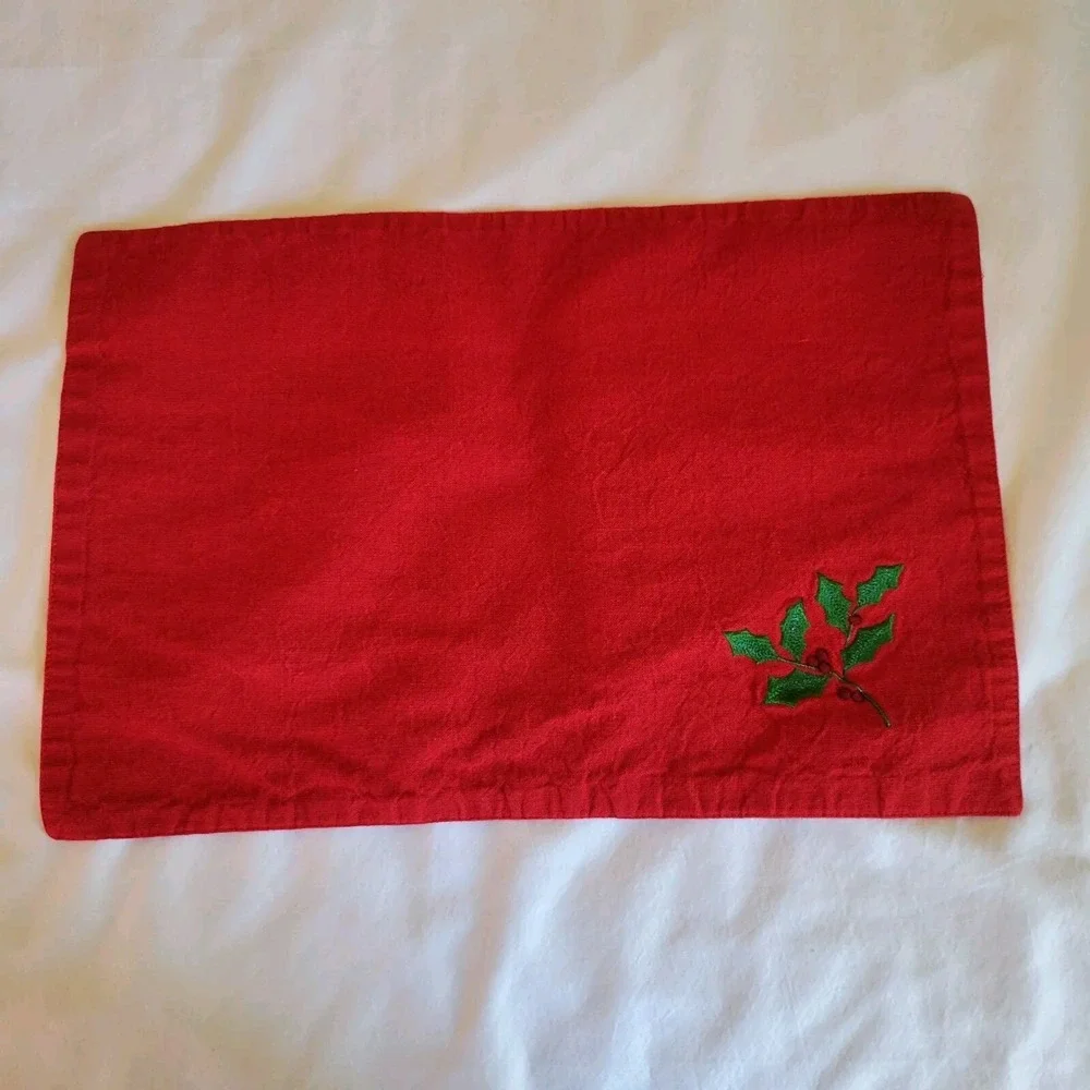 Placemats‎ Christmas Holiday Red Holly Embroidered Cloth 12